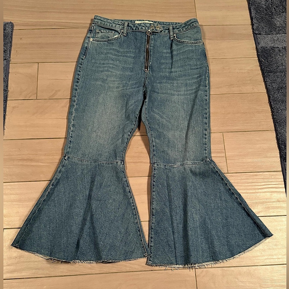 Top shop DREE Made in turkey Flared Blue Jeans W32 length 30in